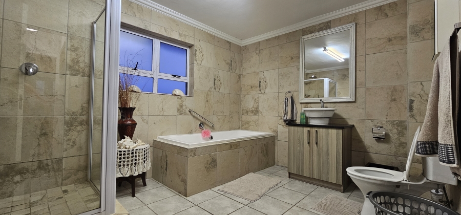 5 Bedroom Property for Sale in Myburgh Park Western Cape